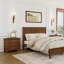 Ensemble de chambre à coucher en bois massif de chêne rouge avec lit en chêne rouge et tables de chevet assorties-117028910-117028912