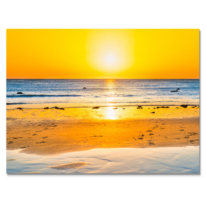Coucher de soleil sur une magnifique plage de sable avec eau de mer bleue - reproduction sur toile, H 12 po x l 20 po