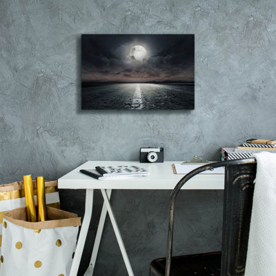 «Moon» par PhotoINC Studio