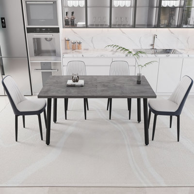 Table de salle à manger extensible rectangulaire avec 4 chaises rembourrées en tissu polyuréthane, convenant aux dîners de famille et aux fêtes pour 4 à 6 personnes