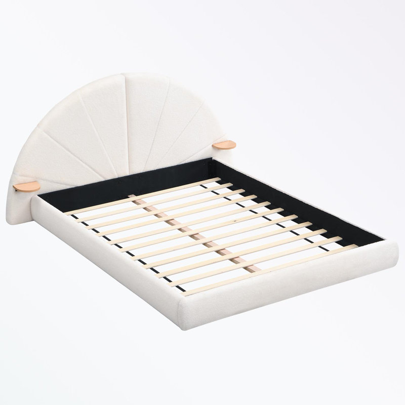 Grand lit arqué avec petite table