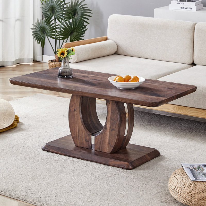 La table basse rectangulaire moderne en bois de noyer texturé minimaliste ajoute une atmosphère calme et confortable à votre maison