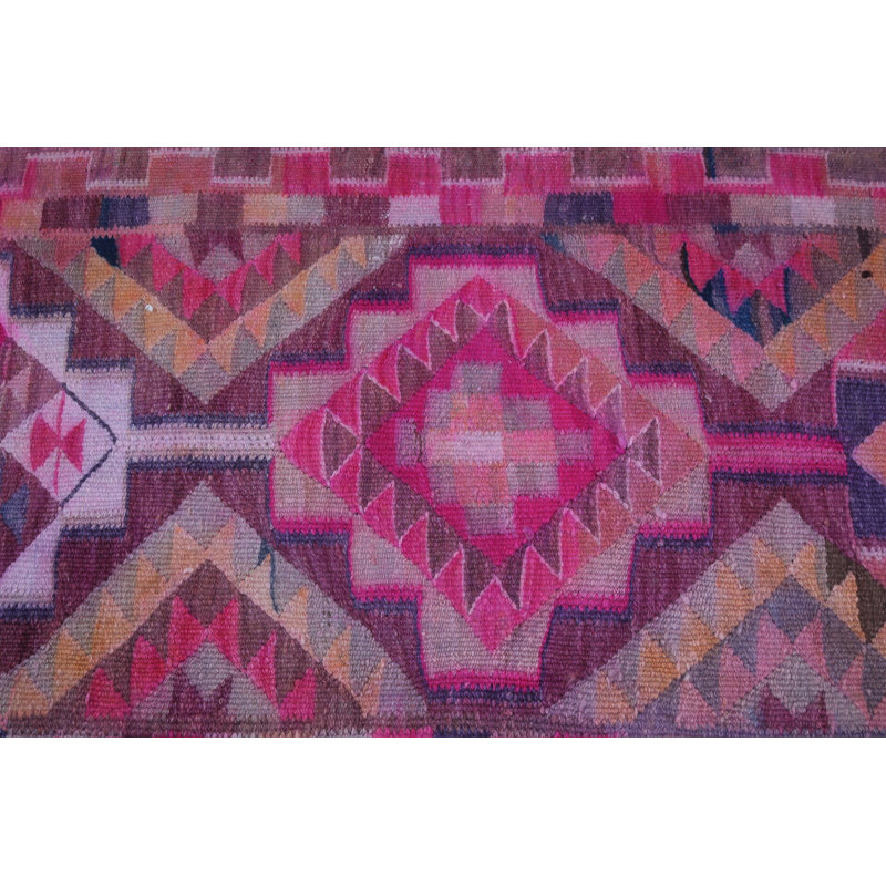Tapis de style bohème tissé à la main: kilim turc rétro avec un motif géométrique rose artistique