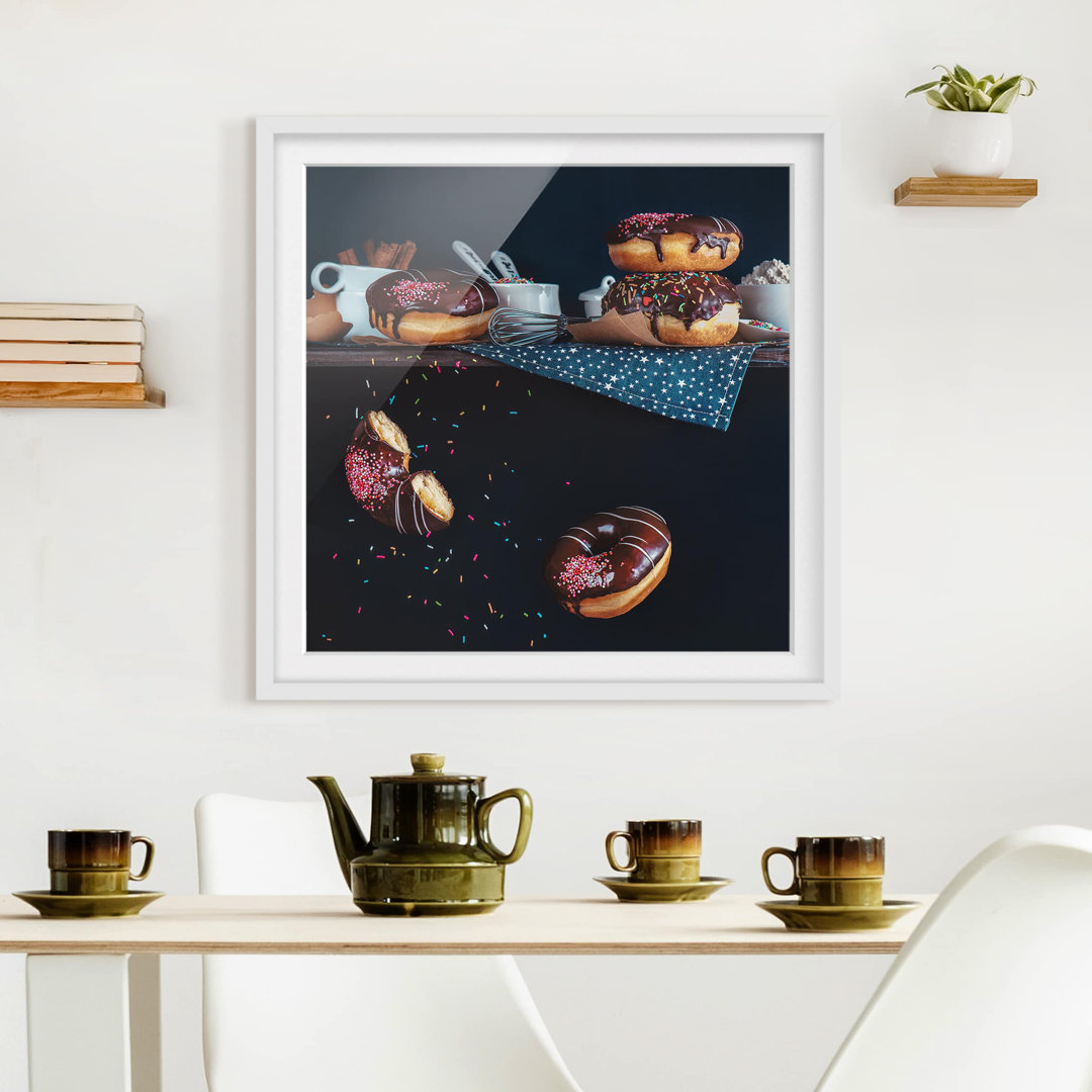 Gerahmter Grafikdruck Doughnuts on the Kitchen Shelf