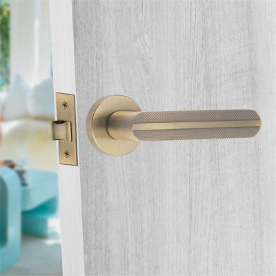 1 Pair Modern Lima Knurled Design Premium Door Handles on Round Rose in Antique Brass