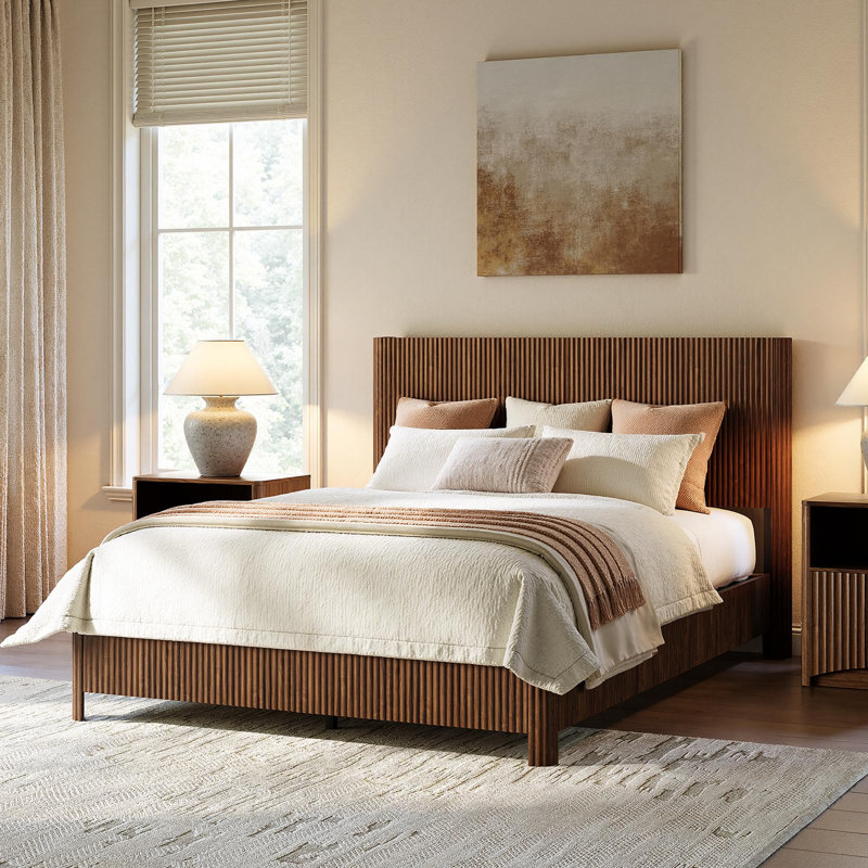 Structure de grand lit avec tête de lit, lit plateforme cannelé de style Mid-Century, base de lit en bois Boho sans sommier