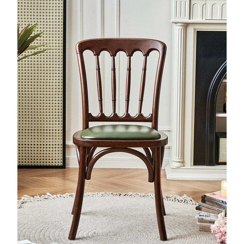 Chaise de salle à manger simple avec dossier rembourré en bois massif et cuir