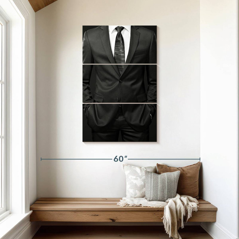 Navette d'homme d'affaires sur fond noir, H 45 po x l 28 po