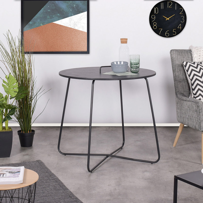 Table basse à pieds croisés