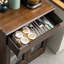 Buffet de cuisine avec garde-manger