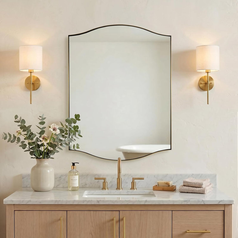 Miroir de salle de bain mural rectangulaire à double arche festonnée | Cadre en acier inoxydable, 32 po x 24 po, Or brossé