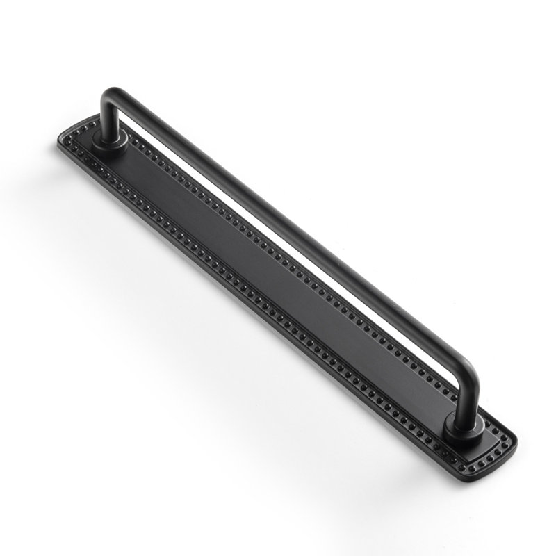 Poignée rectangulaire avec bordure perforée pour armoires, Noir, 7 14/25"