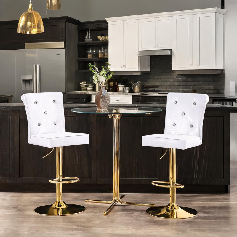 Ensemble de bar en faux alligator blanc avec table ronde en verre trempé, 2 tabourets pivotants, base dorée, hauteur réglable