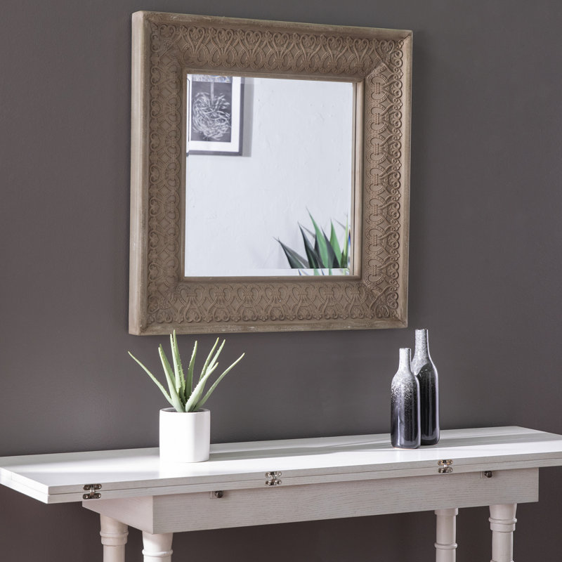 Miroir décoratif - Transformez votre espace avec charme. Le centre biseauté rehausse l'attrait visuel. Cadre traditionnel. Convient à toutes les pièces. Ton de bois naturel. . 30,92 po de profondeur x 2,52 po de largeur. 22,09 lb