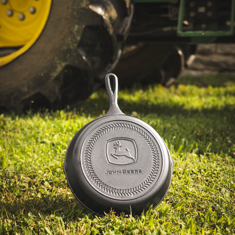 Poêle Lodge en fonte 10,25 pouces, logo John Deere