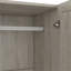 Armoire élégante et fonctionnelle à 3 portes avec tablettes, idéale pour le rangement et l'organisation de la chambre à coucher