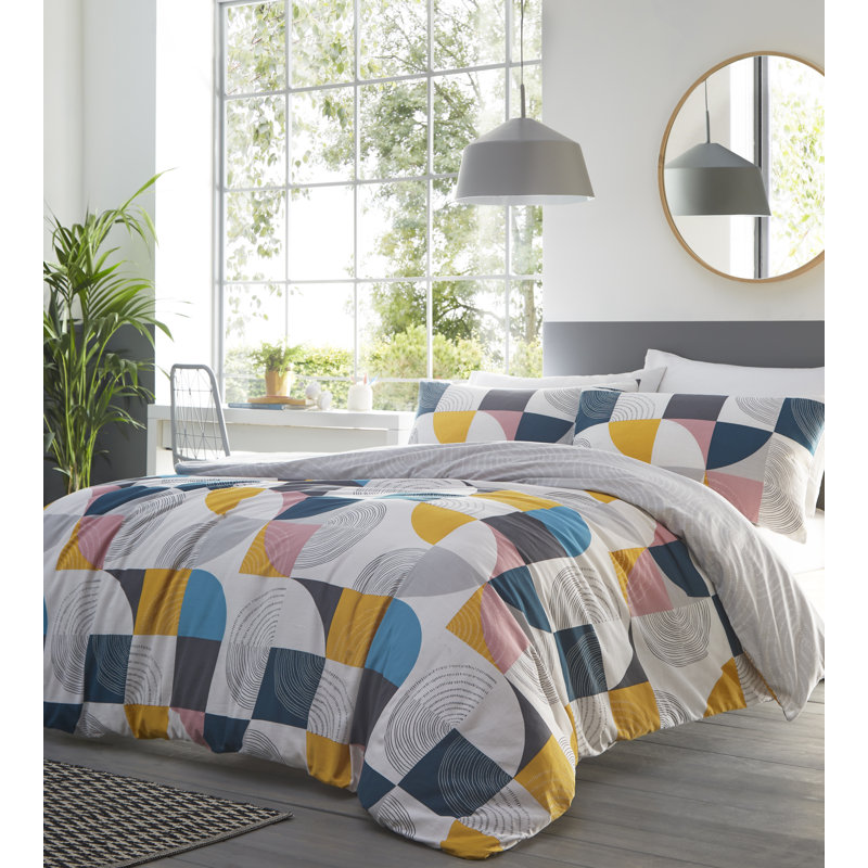 Chilhowie Geometric Reversible Duvet Cover Set, Super King Duvet Cover + 2 Standard Pillowcases