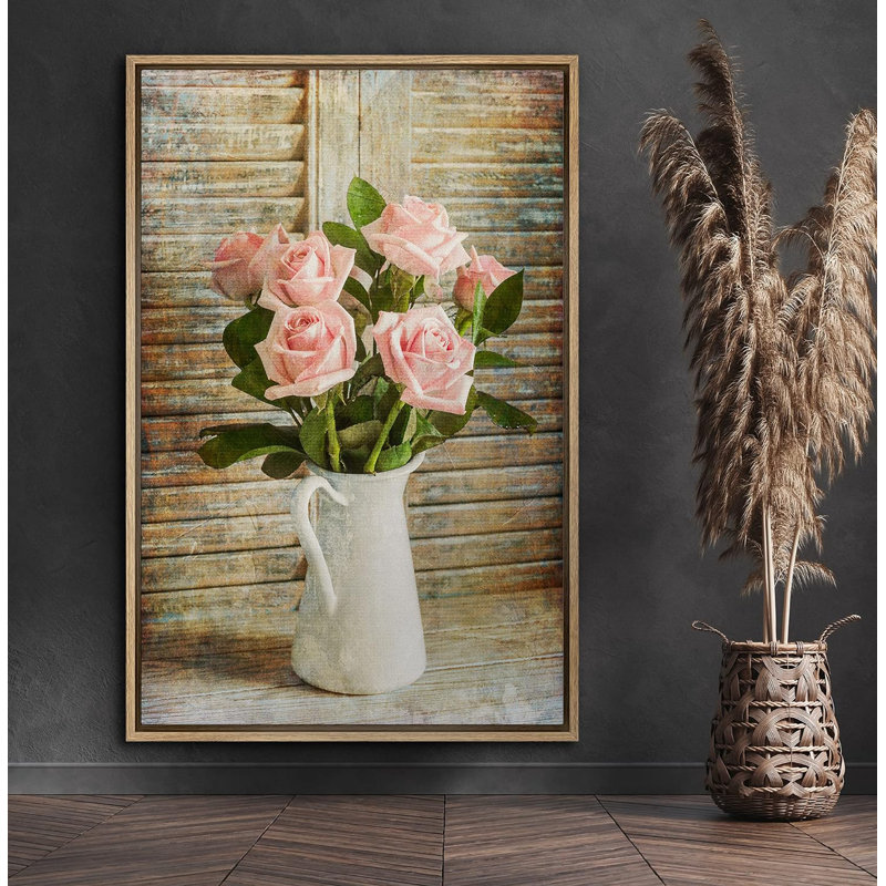 Bouquet de roses en fleurs rétro dans un vase, plantes florales, photographie rustique, Cadre naturel flottant