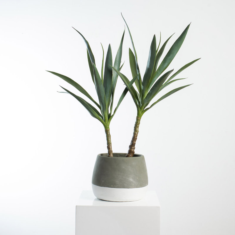 Plante yucca artificielle 34" en pot
