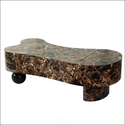 Table basse moderne et irrégulière avec rangement dissimulé et détails cannelés pour l'organisation du salon