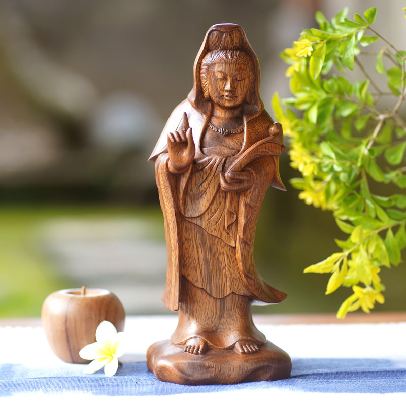 Beautiful Kwan Im Figurine