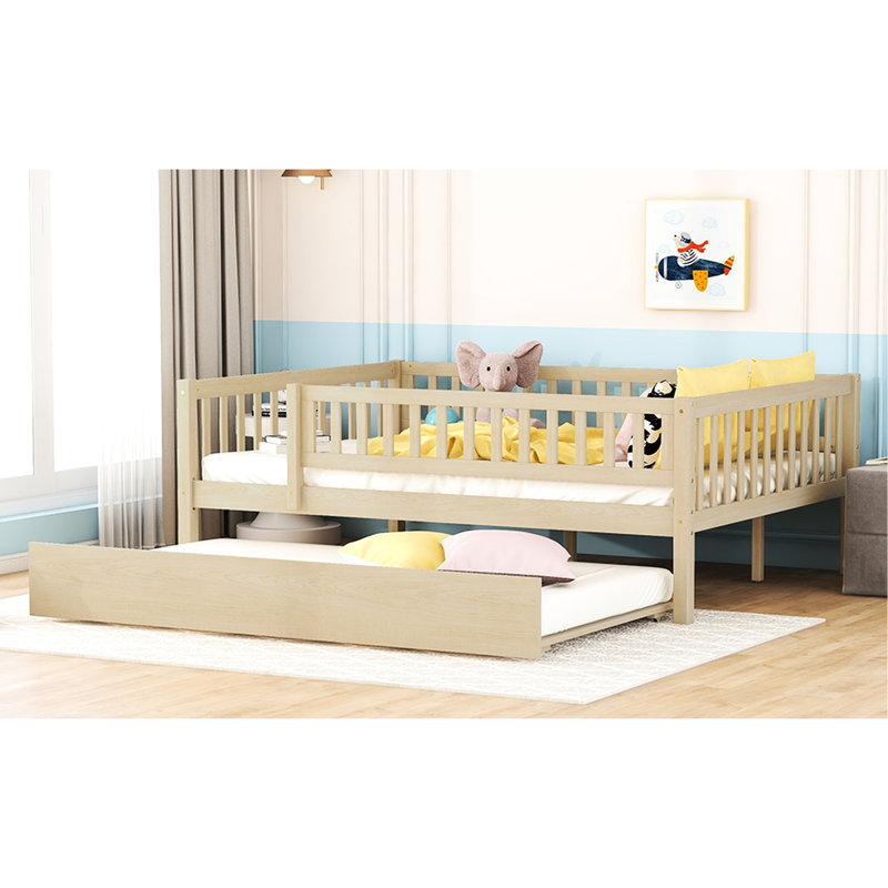 Lit de jour double en bois naturel avec lit gigogne et barrière de sécurité. Maximise l'utilisation de l'espace. . Aucun garde-corps requis. Offre une expérience de sommeil relaxante. .