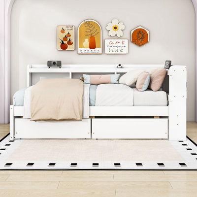 Lit de jour simple avec tablettes en L, tiroirs et station de charge USB