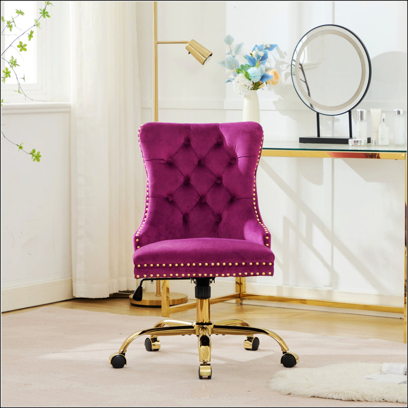 Chaise de bureau moderne rembourrée en velours capitonnée avec base en métal doré, réglable et pivotante pour plus de confort et de style