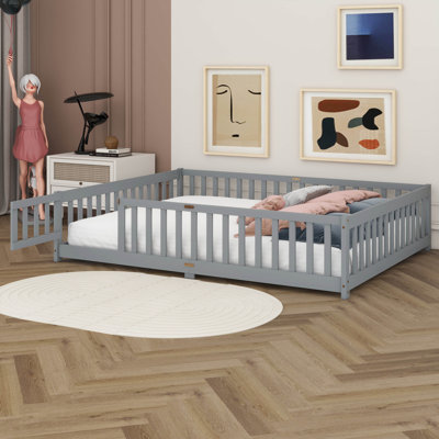 Grand lit au sol avec garde-corps de sécurité pour enfants, lit Montessori en bois d'hévéa avec lattes et porte, cadre de lit