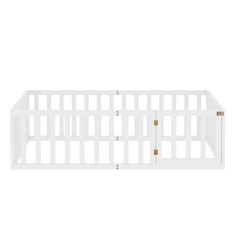 Structure de lit simple en bois avec clôture et porte, blanc