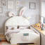 Lit princesse rembourré en forme de lapin-121079756