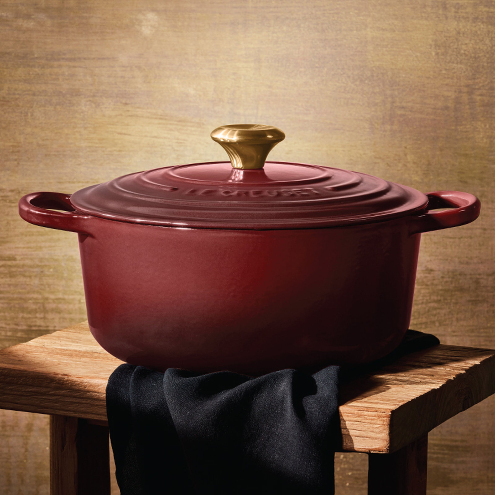 Le Creuset Enameled Cast Iron Dutch Oven, 7.25 quarts, Oyster