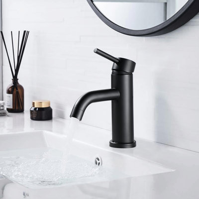 Robinet de salle de bain monocorps en acier inoxydable noir mat de 6,5 po de hauteur avec jet aéré et finition Spot pour installation d'embellissement