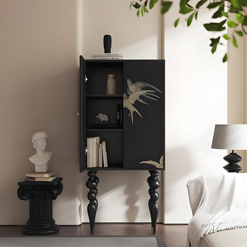 Armoire en bois rétro avec motif d'hirondelle