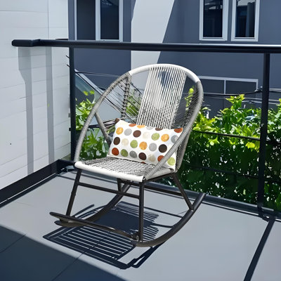 Chaise berçante simple à la mode