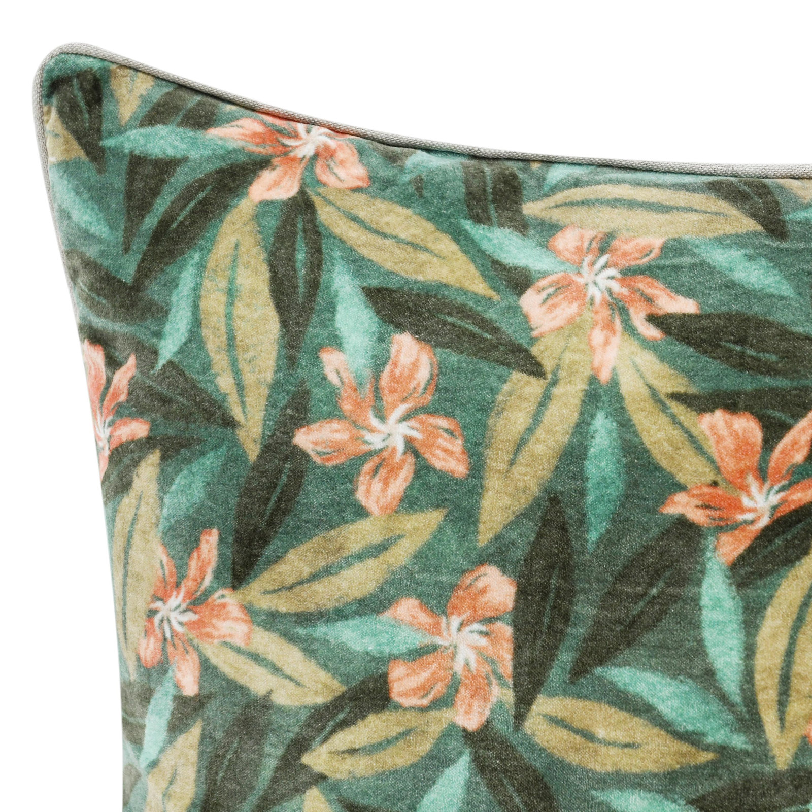Lamia 22" x 22" Throw Pillow, Green