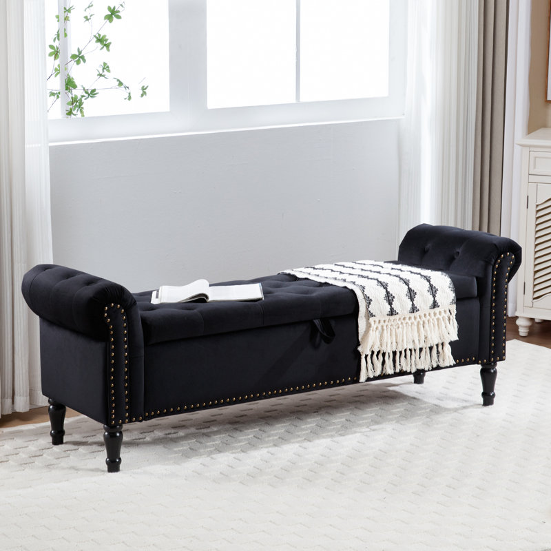 Banc de rangement Lunara 67 po pour chambre à coucher, format king, avec siège capitonné, garnitures cloutées et accoudoirs arrondis.