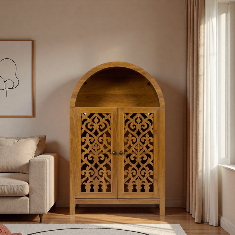 Armoire arquée sculptée à la main
