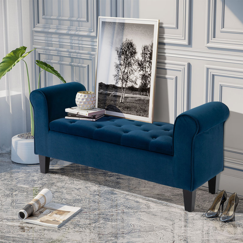 Banc avec repose-pieds capitonné et accoudoirs roulés