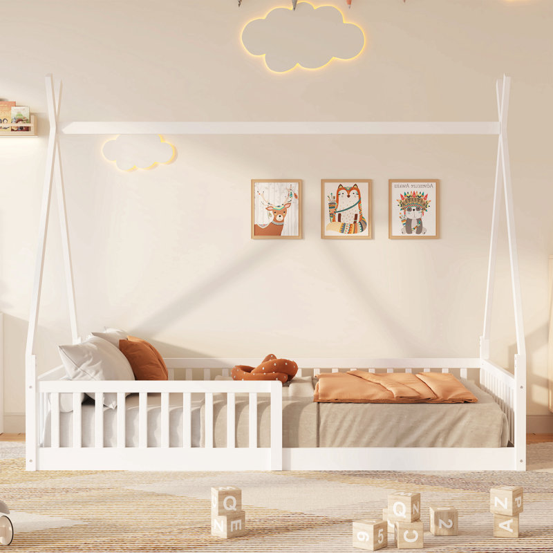 Lit simple en bois avec clôture, Blanc