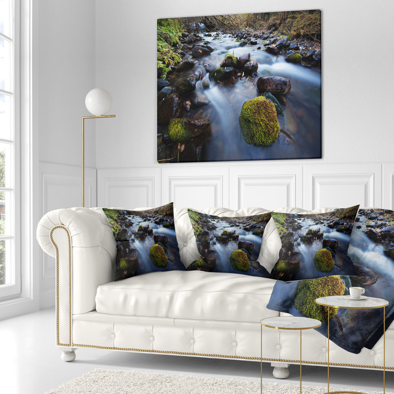 Rivière qui coule rapidement - paysage imprimé, 18 po x 18 po, Coussin décoratif