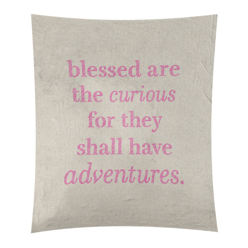 Tapisserie citation manuscrite en polyester, H 80 po x l 68 po, Blanc / rose