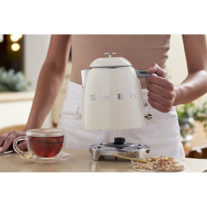 Smeg KLF05 50s Style Retro Mini Kettle 0.8L, Cream
