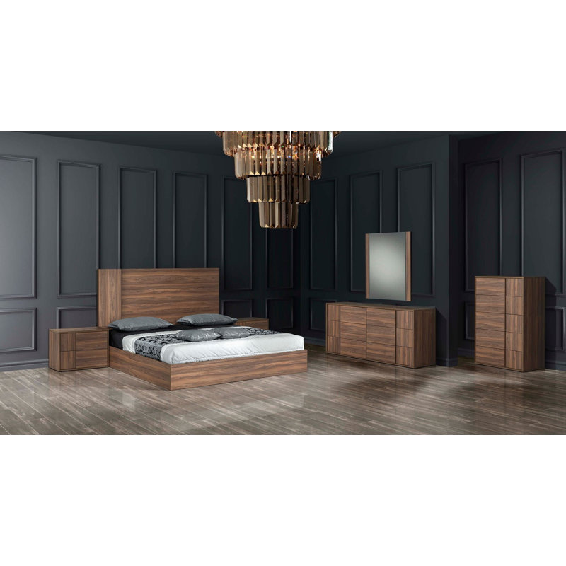 Bernhardiene Platform Bed, King, Walnut