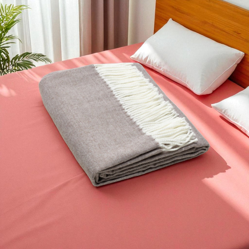 Jeté en peluche à chevrons Trio, L 59,66 po x l 49,71 po, Brun