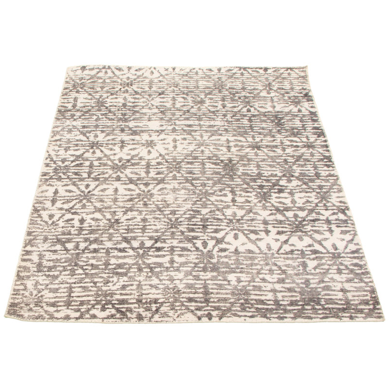Tapis décoratif en viscose gris/Ivoire noué à la main New Age 5 pi 3 po x 7 pi 7 po one-of-a-kind
