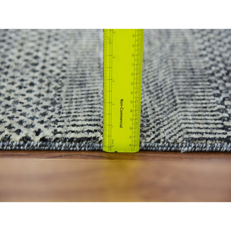 Tapis de couloir gris nouvel âge en laine 2 pi 7 po x 26 pi 3 po Charithra