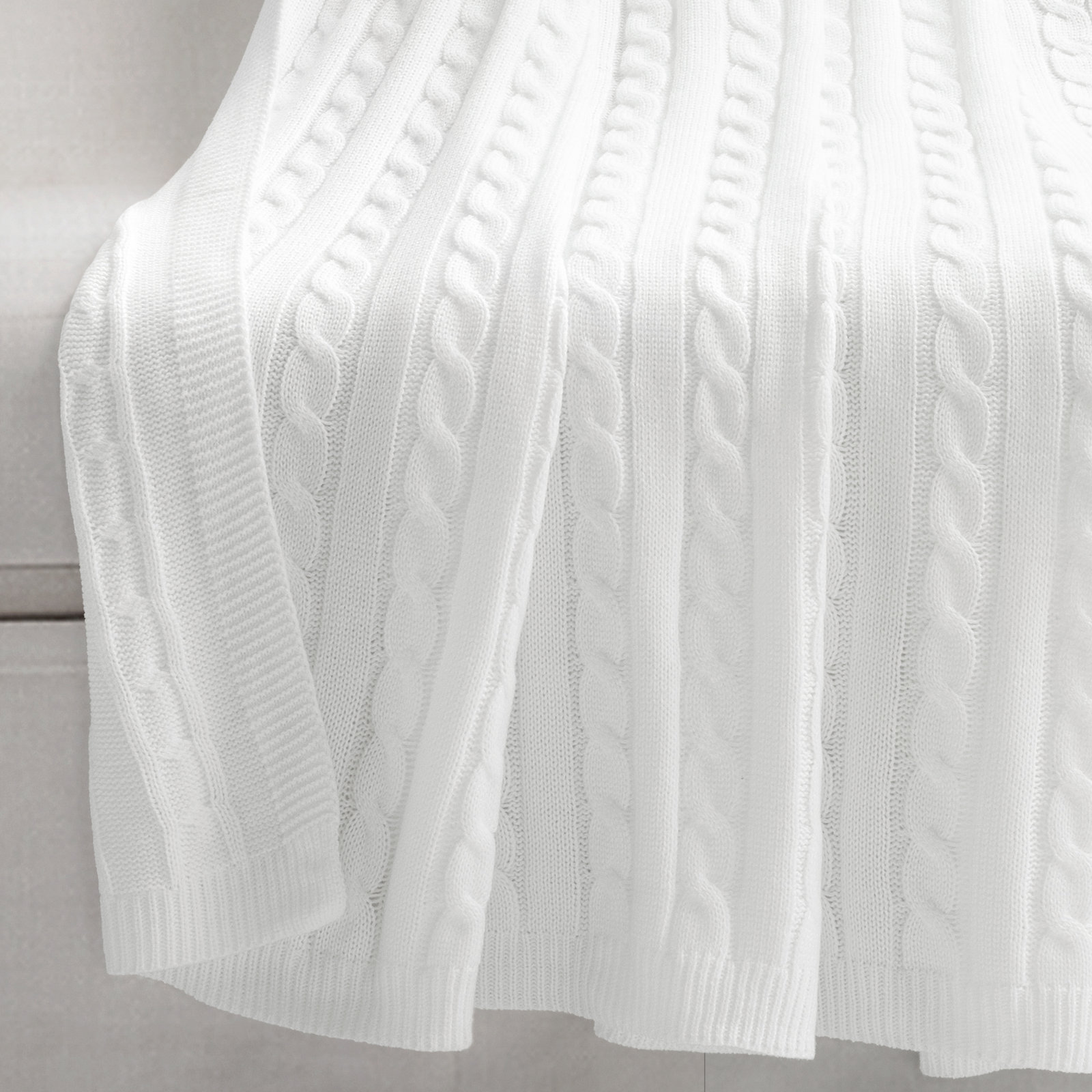 Paisely Plastic / Acrylic Knitted Throw Blanket, White