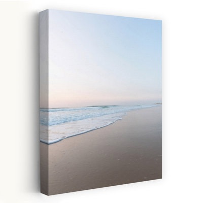 Art contemporain, plage contemporaine, océan