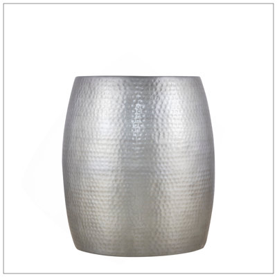 Ensemble de tables basses modernes et contemporaines rondes en aluminium de 32 po avec tables de bout de 21 po et 2 pièces avec finition martelée à la main argent antique